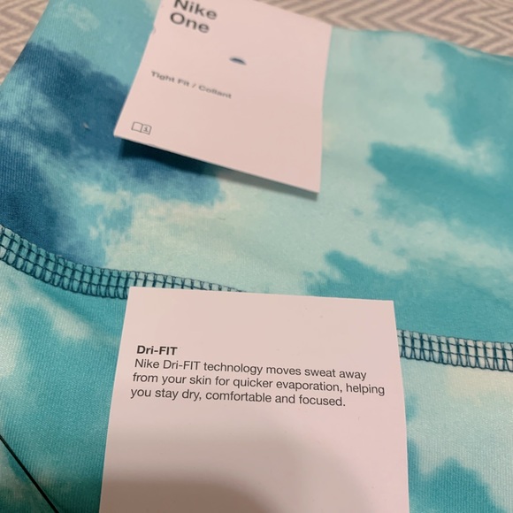 NWT Nike One Dri-fit Women’s leggings. Gorgeous tie dye print. Size XXL. - Picture 10 of 10